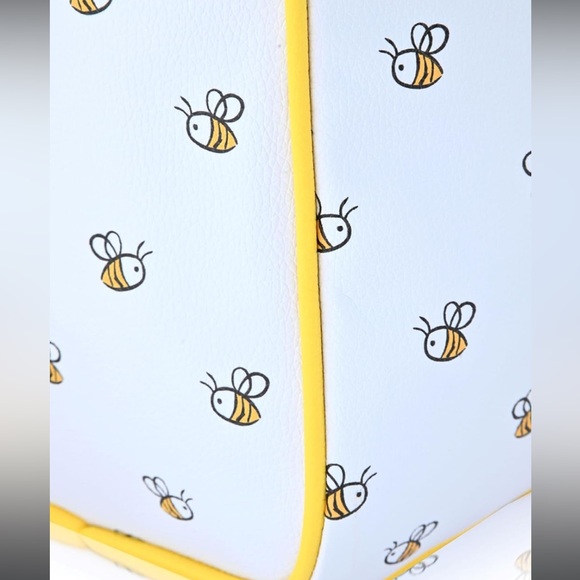 Winnie the Pooh Duffle Bag - Picture 4 of 7